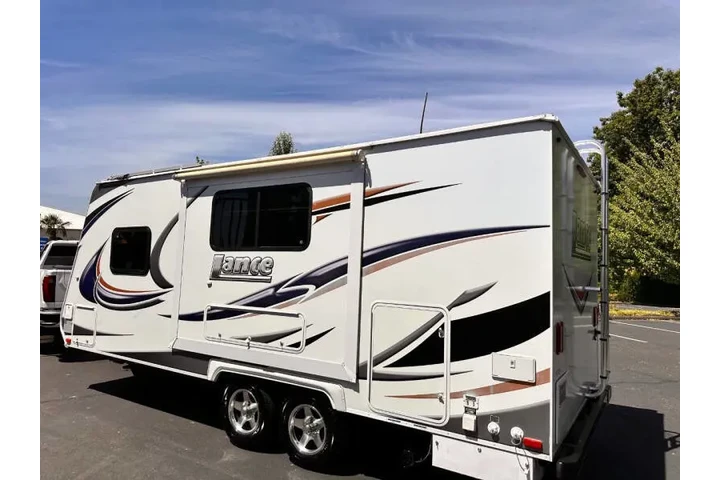 $18995 : 2013 Lance 1985 model 23 ft image 9