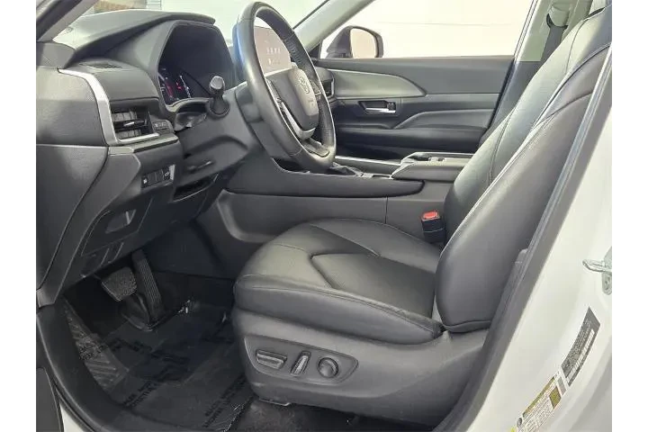 $39998 : Toyota Grand Highlander 2024 image 7