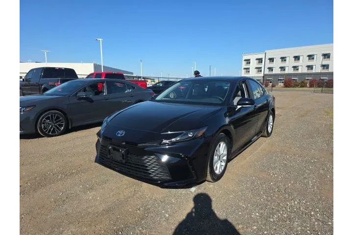 $33900 : Toyota Camry 2026 LE 4dr Sed image 3