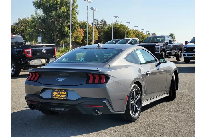 $31500 : Ford Mustang 2024 EcoBoost 2 image 4