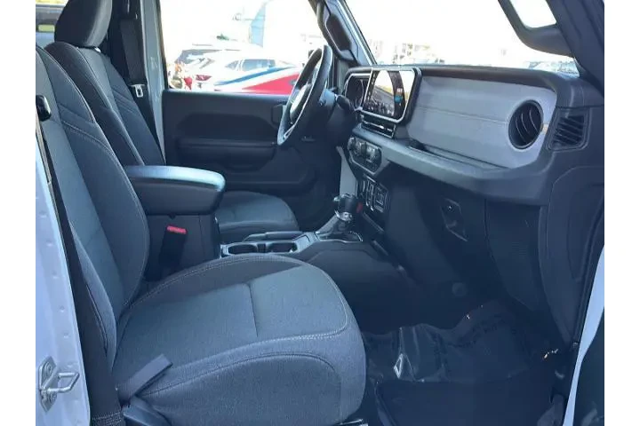 $32400 : Jeep Wrangler 2024 4x4 Sport image 10