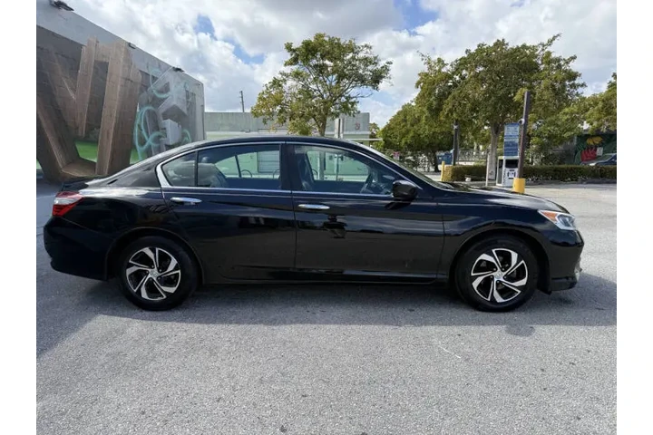 $9898 : 2017 Accord LX image 9