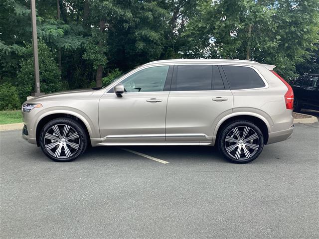 $67415 : PRE-OWNED 2024 VOLVO XC90 B6 image 8