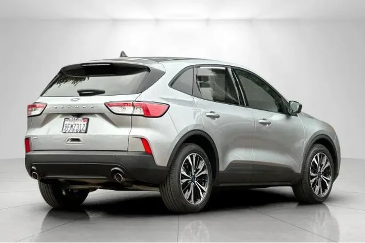 $18895 : Ford Escape 2022 SE 4dr SUV image 3