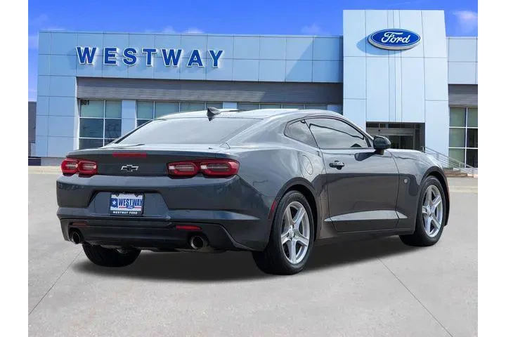 $20718 : Chevrolet Camaro 2020 LT 2dr image 4
