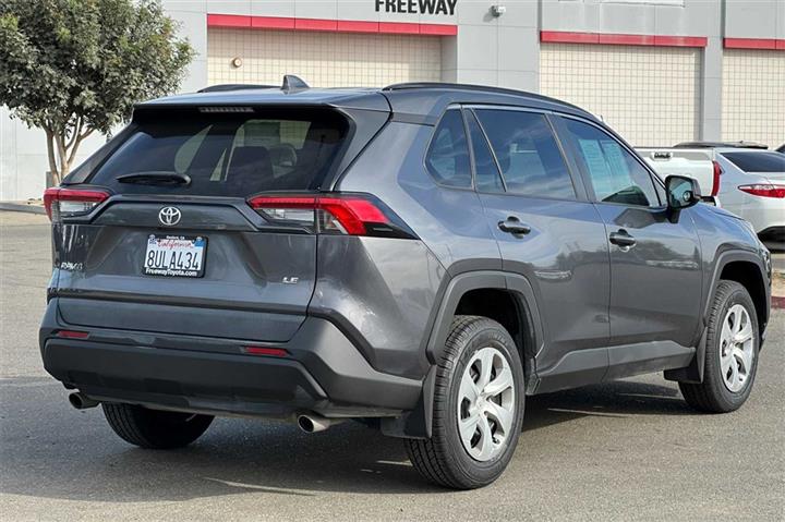 $22998 : RAV4 LE image 5