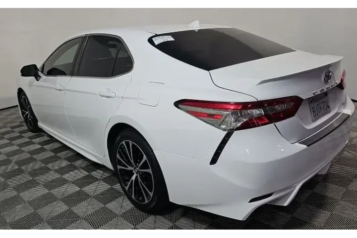 $19800 : Toyota Camry 2019 SE 4dr Sed image 3