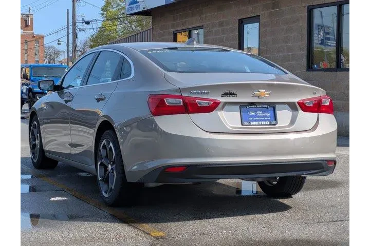 $16841 : Chevrolet Malibu 2023 LT 4dr image 6