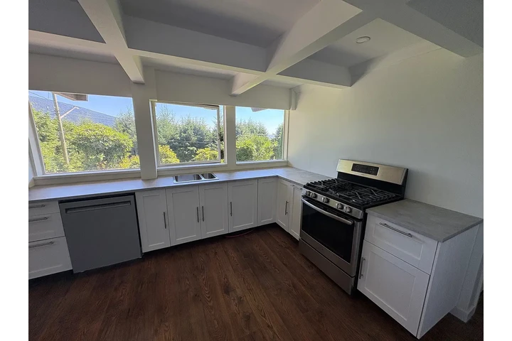 $1000 : easy access to transit image 2