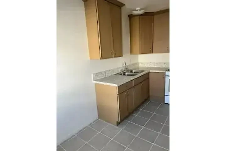 $1795 : VENICE Y BREA APT. DE 1 REC. image 1