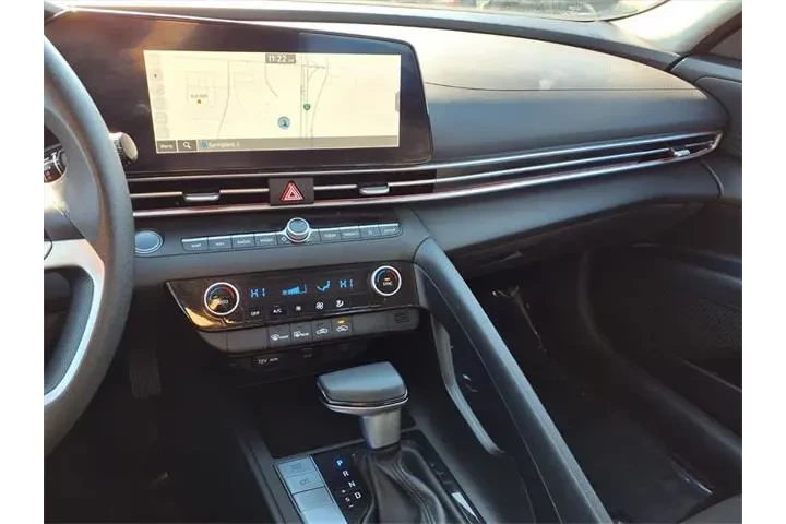 $19339 : Hyundai ELANTRA 2024 SEL 4dr image 5