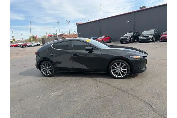 $21980 : Mazda Mazda3 Hatchback 2023 image 2