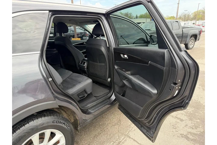 $9450 : 2018 Sorento LX image 9