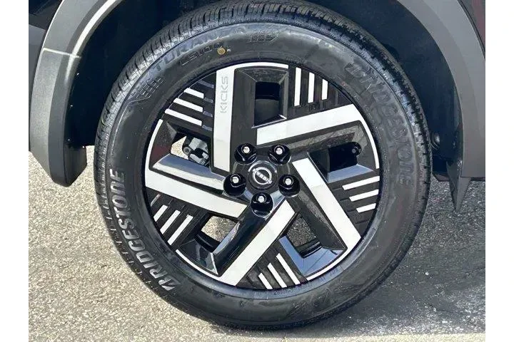 $27445 : Nissan Kicks 2026 SV 4dr Cro image 7