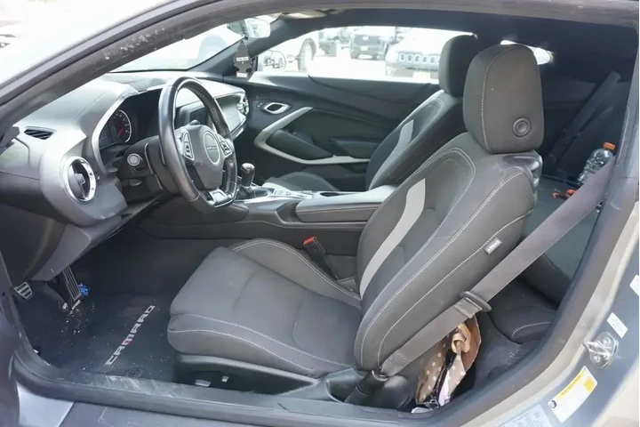 $33988 : Chevrolet Camaro 2023 LT1 2d image 7