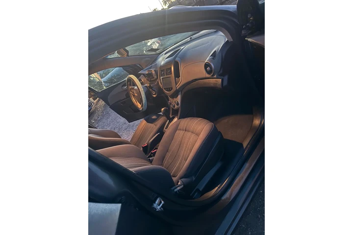 $3000 : Chevrolet Sonic 2015 ( CASH ) image 2