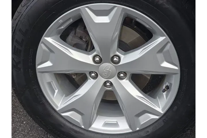 $13646 : Subaru Forester 2014 AWD 2.5 image 10