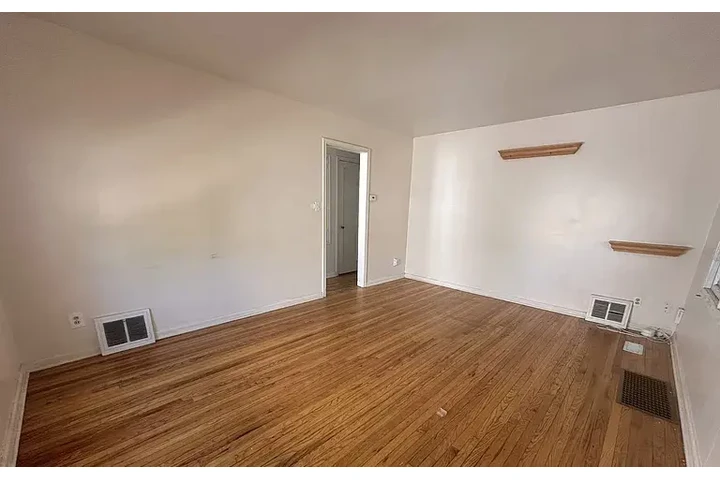 $1230 : HOUSE AVAILABLE IN SALT LAKE image 2
