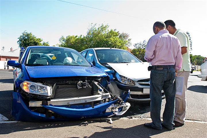 ABOGADOS DE ACCIDENTES 24 HRS* image 1