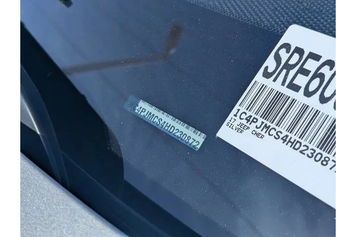 Jeep Cherokee 2017 4x4 Latit image 5