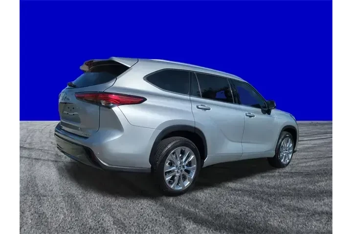 $32799 : Toyota Highlander 2023 L 4dr image 4