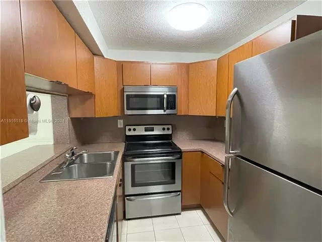 $2350 : Rento en Miami- west chester image 1