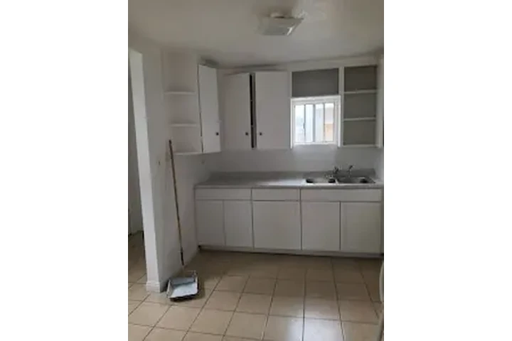 $2200 : JURUPA VALLEY/92509 RENTO CASA image 4
