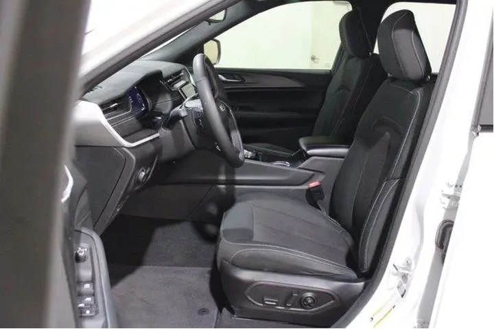 $31892 : Jeep Grand Cherokee 2024 4x4 image 3