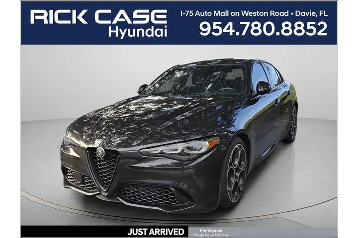 $29987 : Alfa Romeo Giulia 2024 Veloc image 1