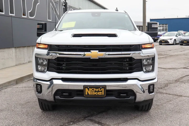 $59988 : 2025 Silverado 2500HD 4WD Cre image 2