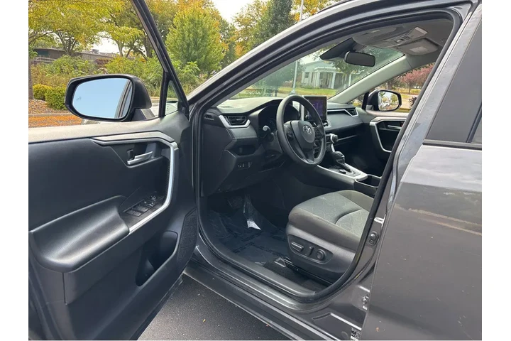 $36497 : Gold Certified2025 RAV4 Hybri image 2