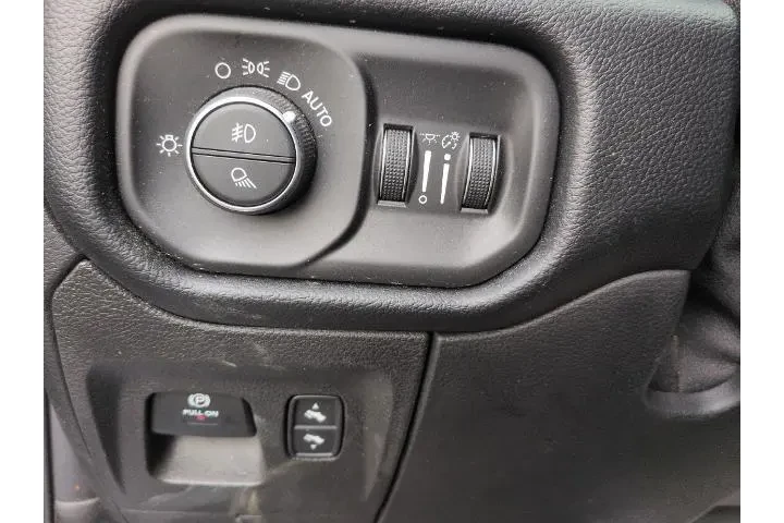 $38875 : Ram 1500 2021 4x4 Laramie 4d image 10