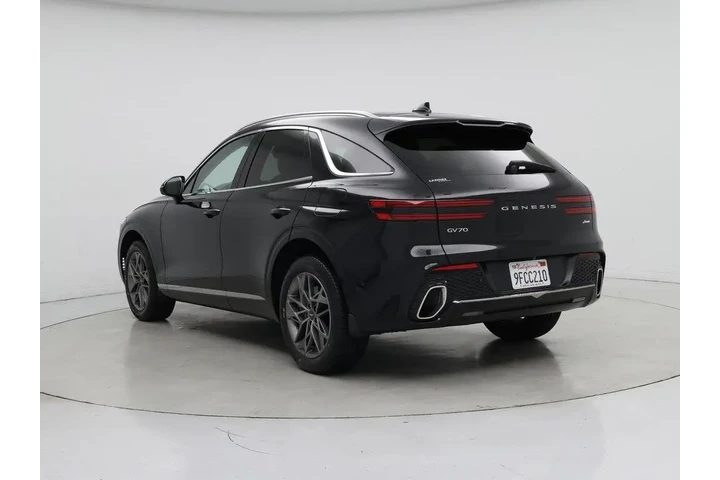 $37998 : Genesis GV70 2023 AWD 2.5T S image 2