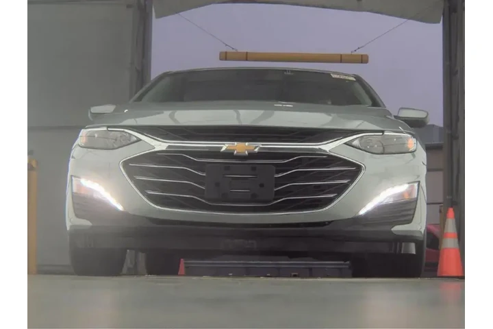 $16493 : Chevrolet Malibu 2023 LT 4dr image 3