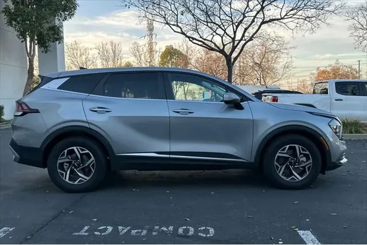 $19800 : Kia Sportage 2024 LX 4dr SUV image 2