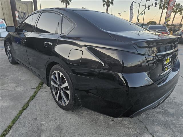 $9495 : 2016 Altima 2.5 SR image 6