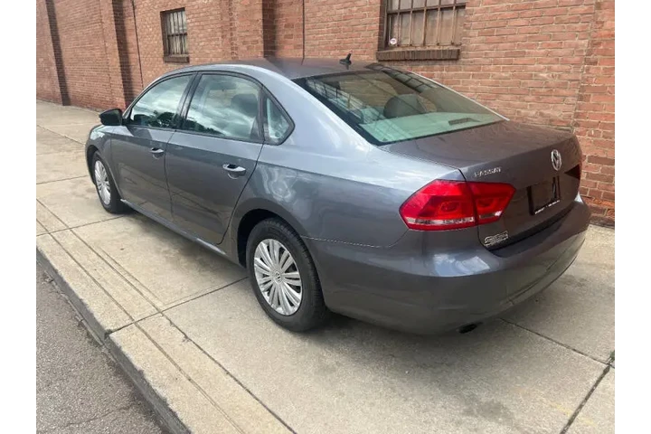 $11000 : 2014 Passat 2.5L Wolfsburg Ed image 3