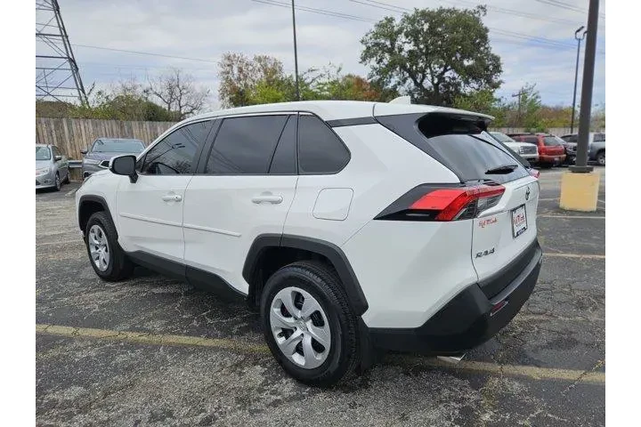 $28000 : Toyota RAV4 2024 LE 4dr SUV image 5