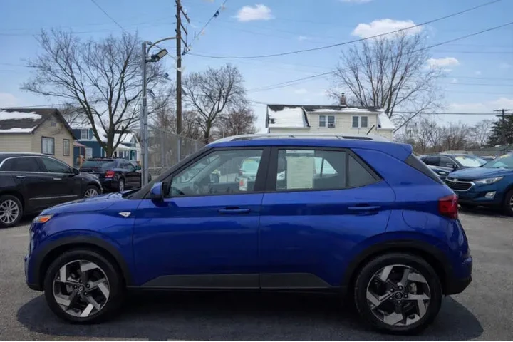 $18995 : 2023 Venue Limited image 5