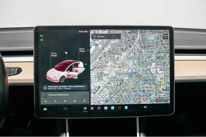 $18460 : 2018 Model 3 Long Range Batte image 1