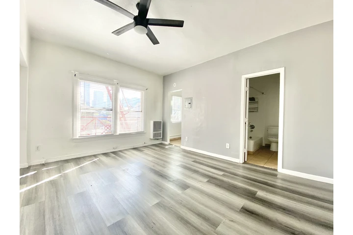 $1425 : ¡Estudio Remodelado $1,425 image 7