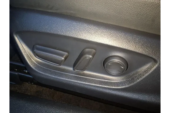 $27471 : Toyota Camry 2023 AWD SE 4dr image 10