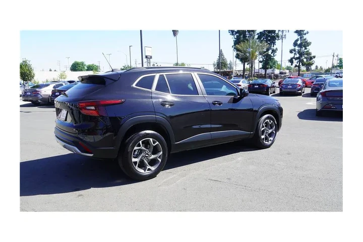 $21600 : 2025 Trax LT image 6