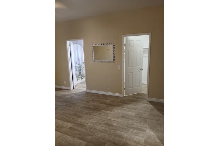 $1 : Se renta master room studio image 6