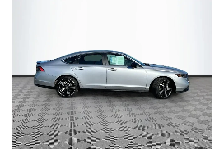 $28800 : Honda Accord Hybrid 2023 Spo image 8