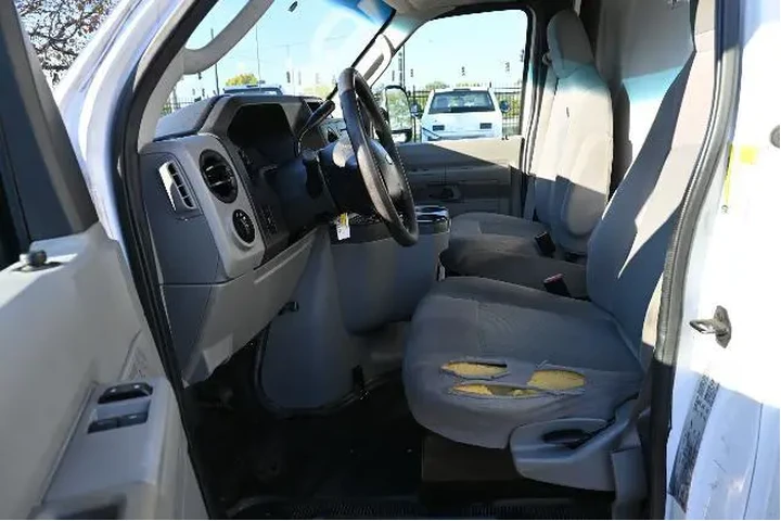 $15988 : Ford E-Series 2016 E-350 SD image 6