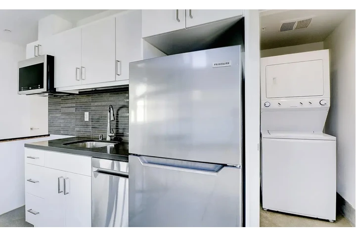 $700 : Renovated Single Family Home image 2