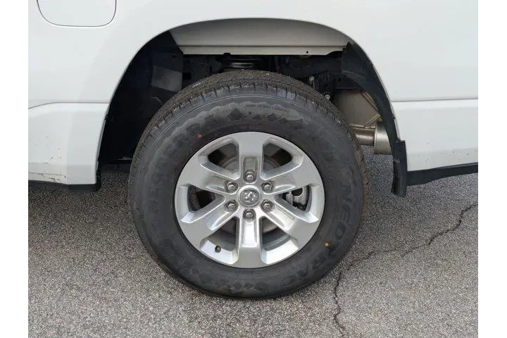 $31995 : Ram 1500 2024 4x2 Laramie 4d image 9