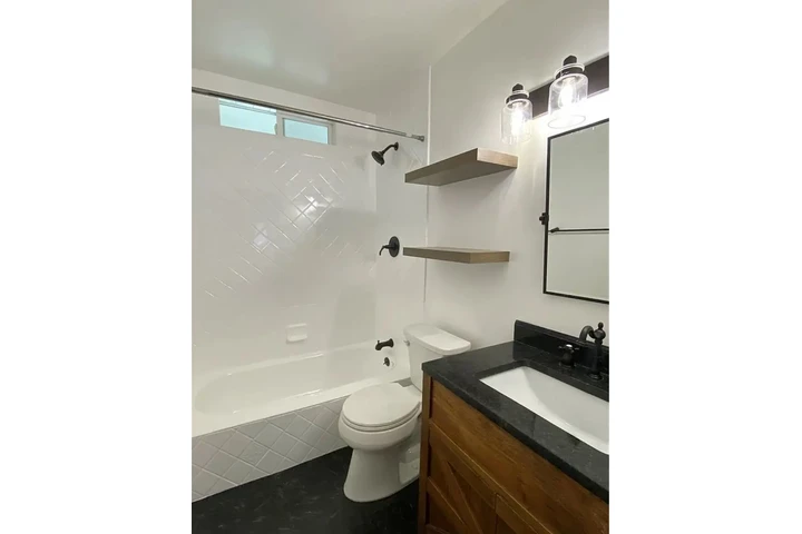 $3950 : Charming Single-Family home image 4