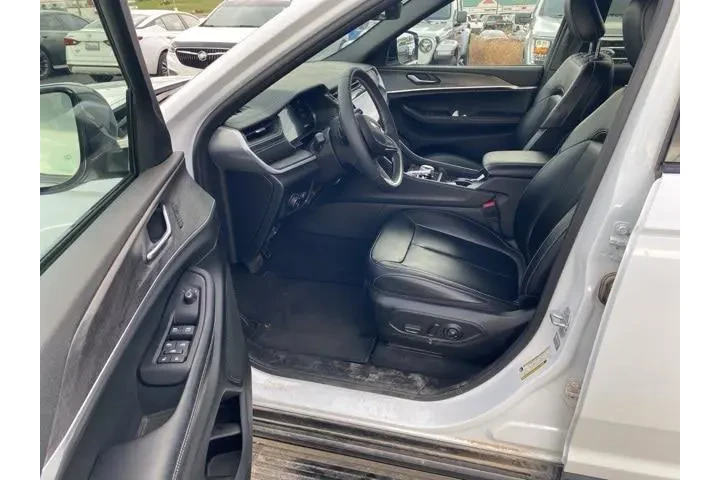 $37777 : Jeep Grand Cherokee 2025 4x4 image 10